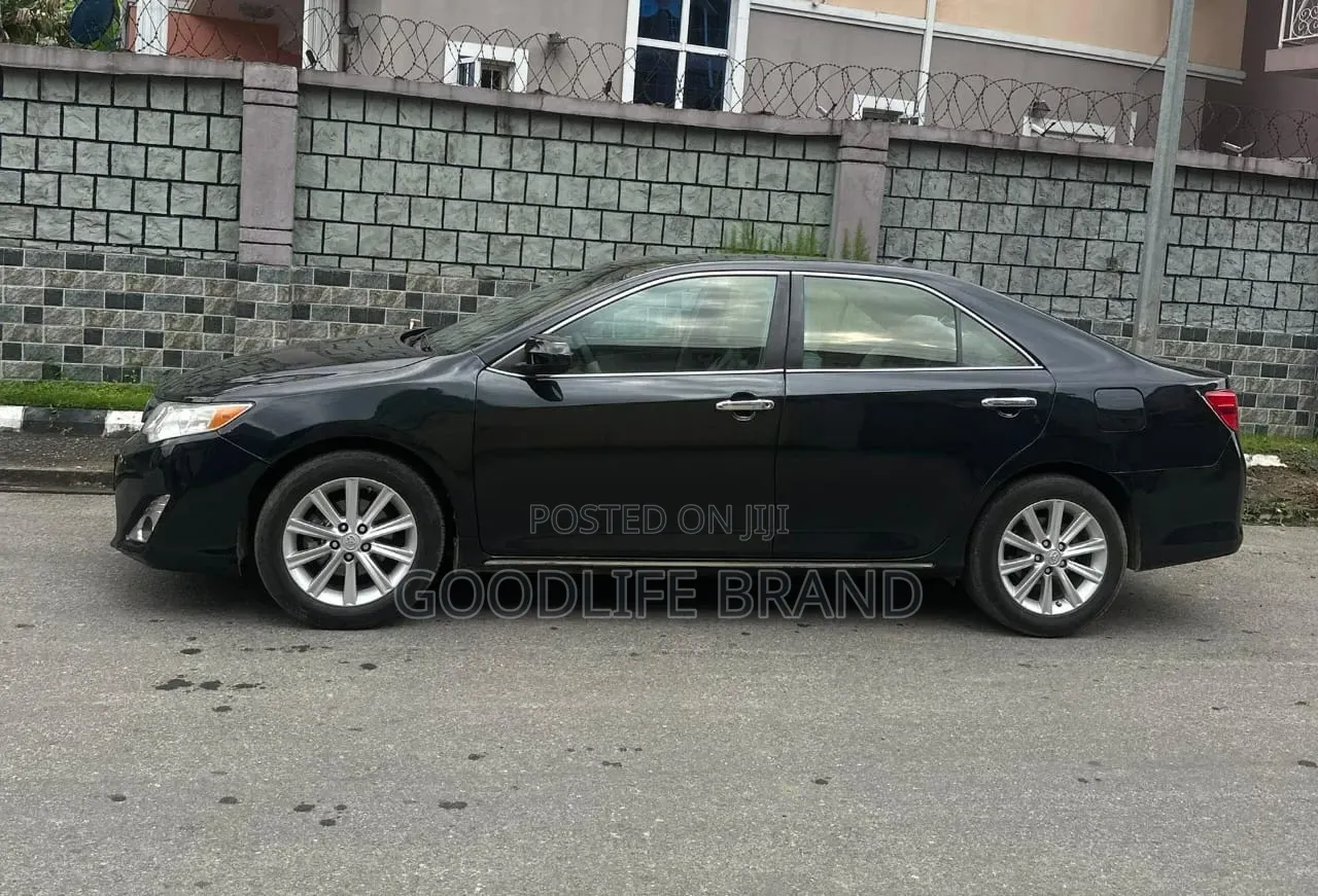 Toyota Camry SE 4dr Sedan w/Prod. End 11/13 (3.5L 6cyl 6A) 2014