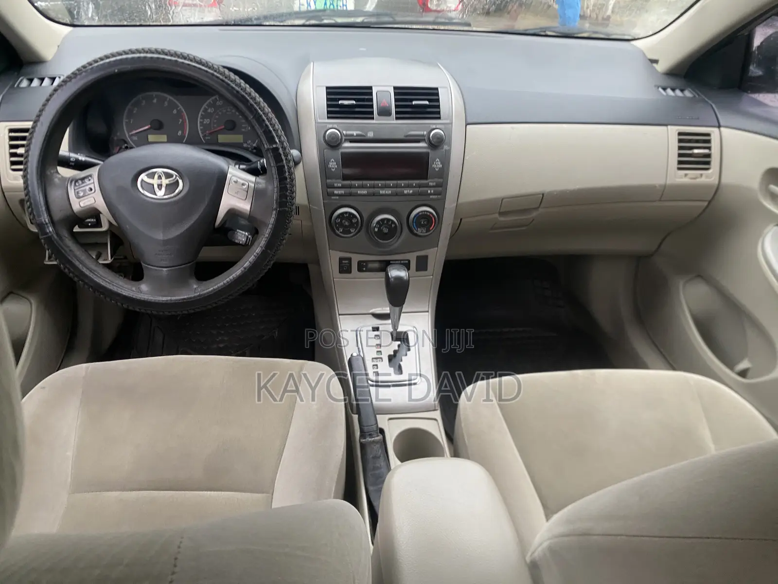 Toyota Corolla LE 4dr Sedan (1.8L 4cyl 4A) 2012 Gold