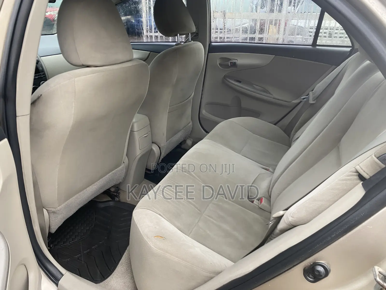 Toyota Corolla LE 4dr Sedan (1.8L 4cyl 4A) 2012 Gold