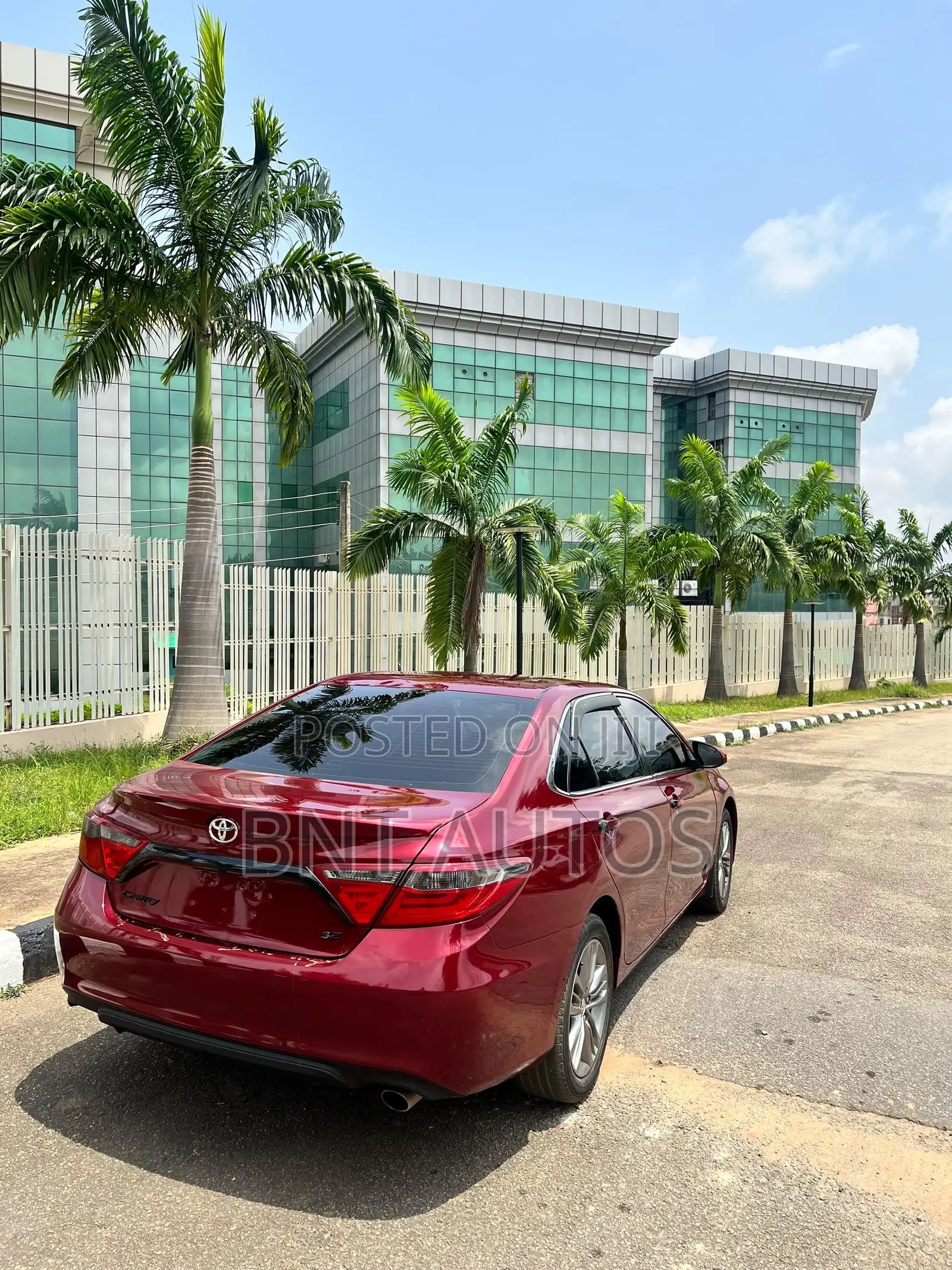 Toyota Camry SE 4dr Sedan (2.5L 4cyl 6A) 2016 Red