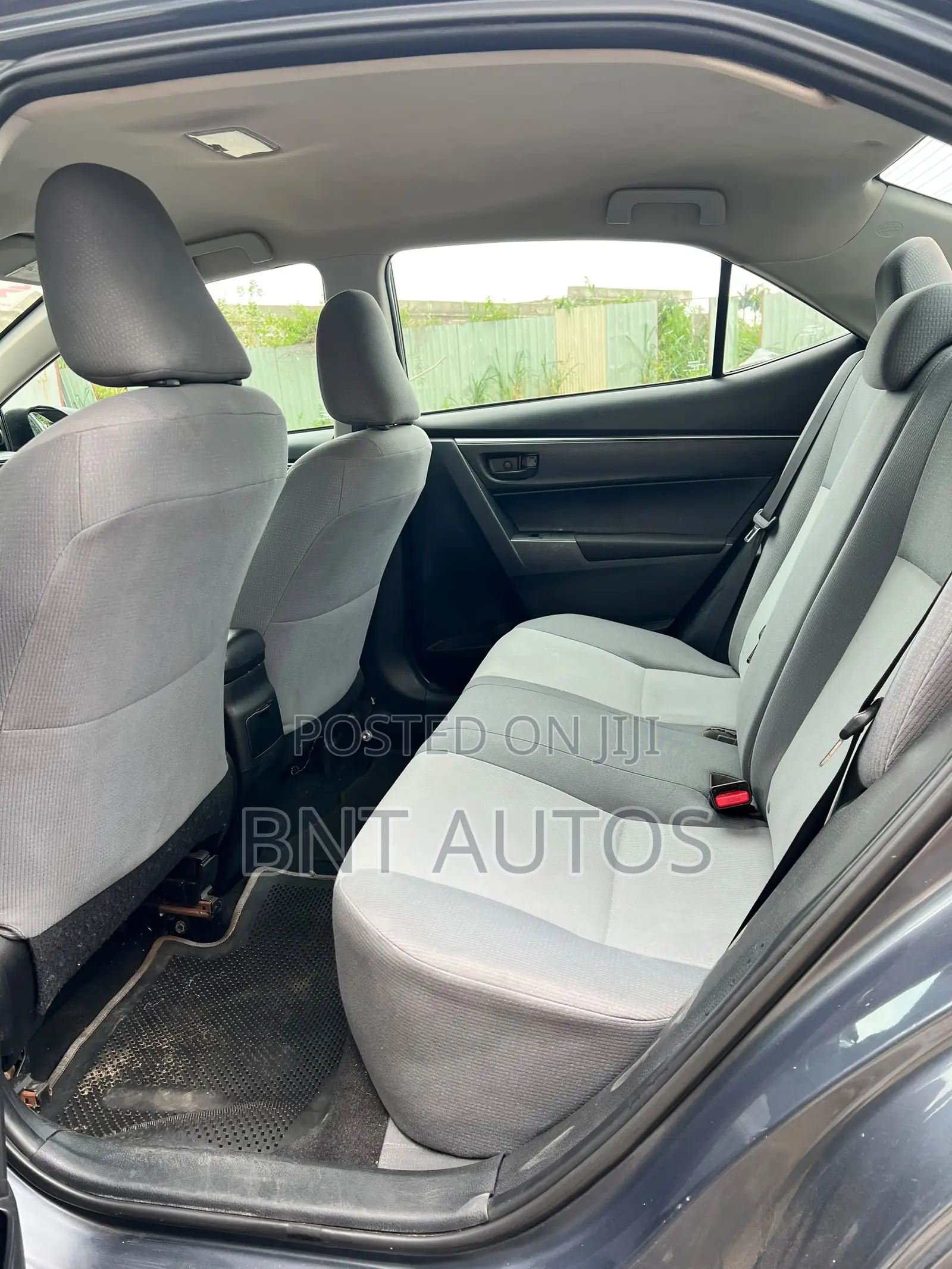 Toyota Corolla LE 4dr Sedan (1.8L 4cyl CVT) 2016 Gray