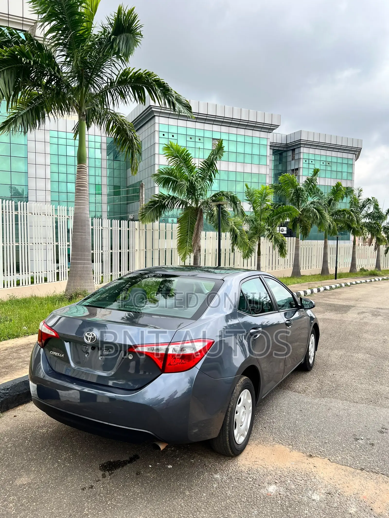 Toyota Corolla LE 4dr Sedan (1.8L 4cyl CVT) 2016 Gray