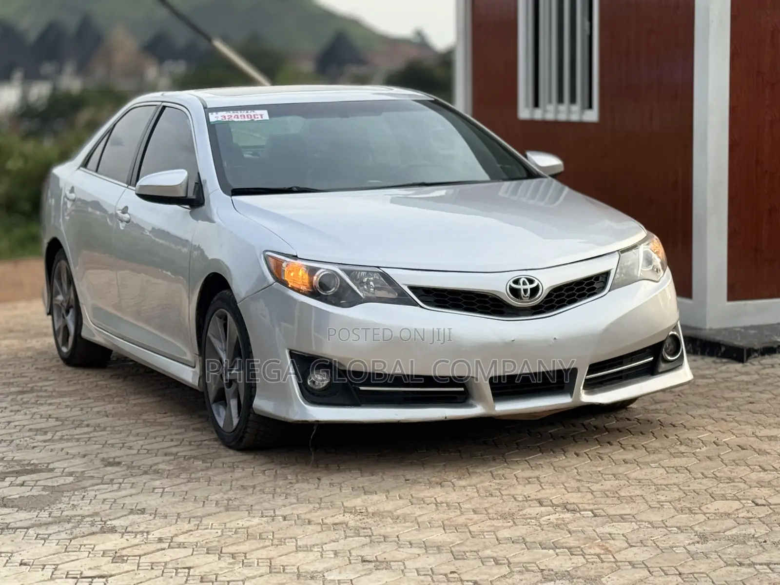Toyota Camry SE V6 4dr Sedan (3.5L 6cyl 6A) 2013 Silver