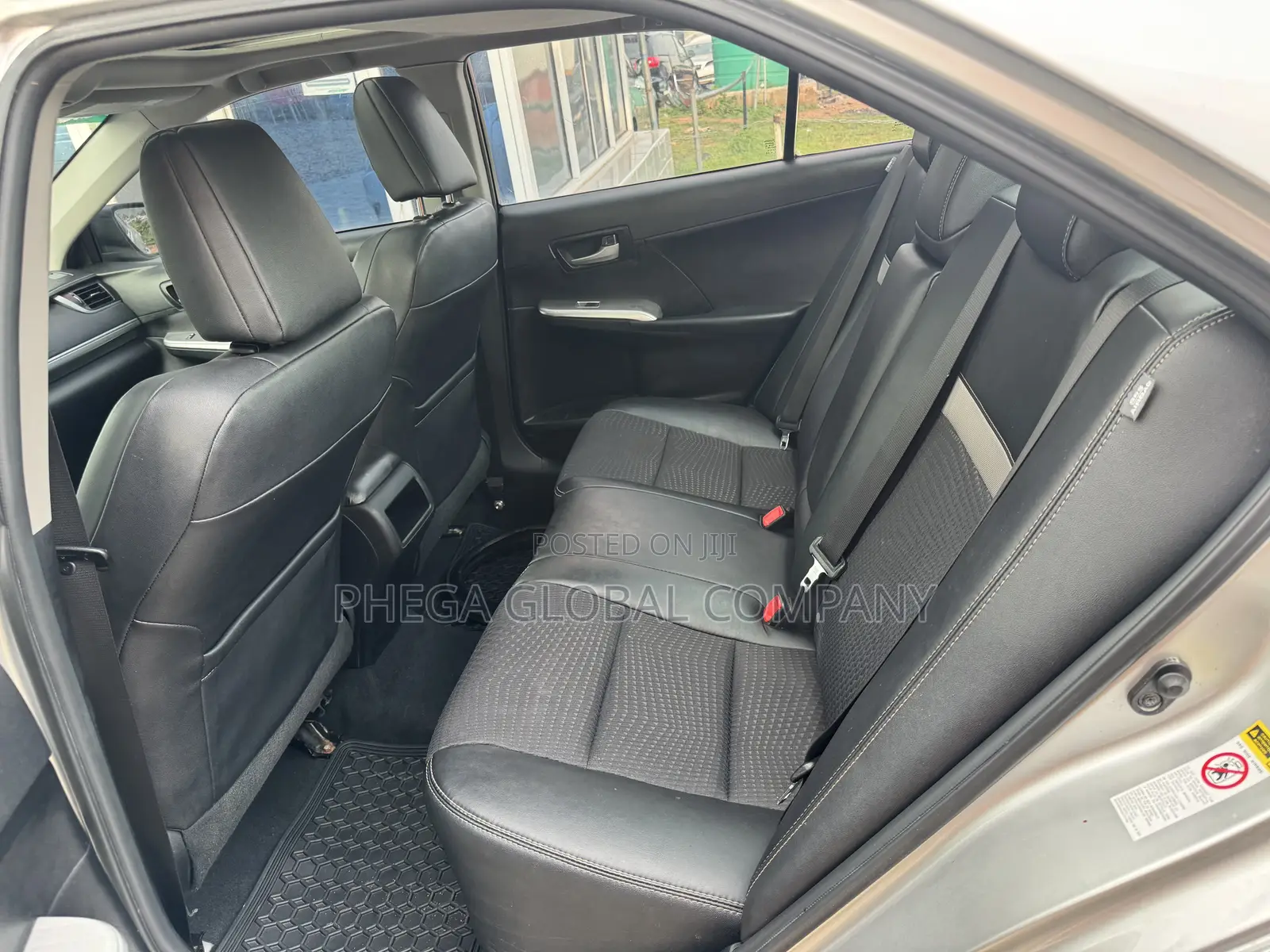Toyota Camry SE V6 4dr Sedan (3.5L 6cyl 6A) 2013 Silver