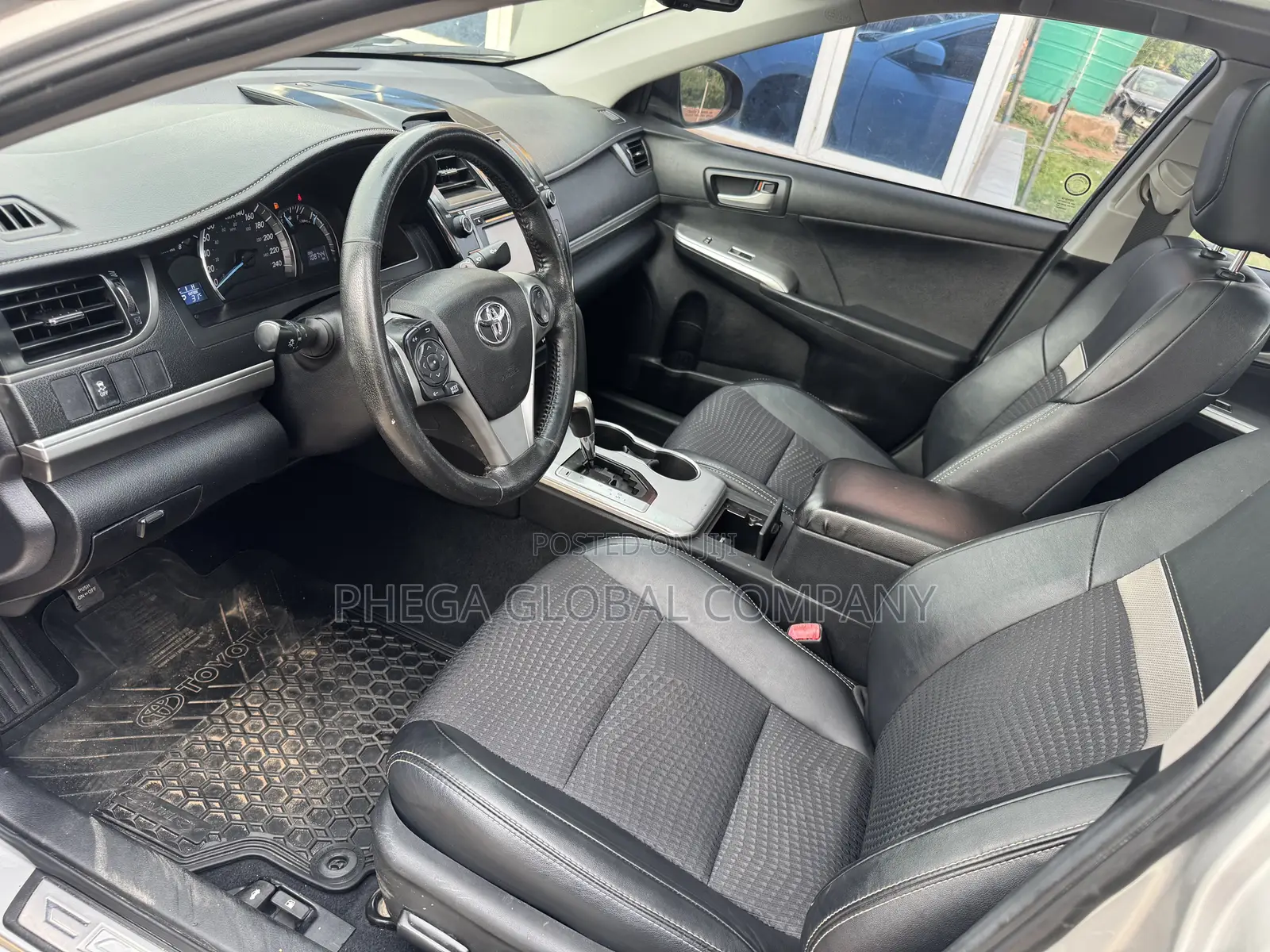Toyota Camry SE V6 4dr Sedan (3.5L 6cyl 6A) 2013 Silver
