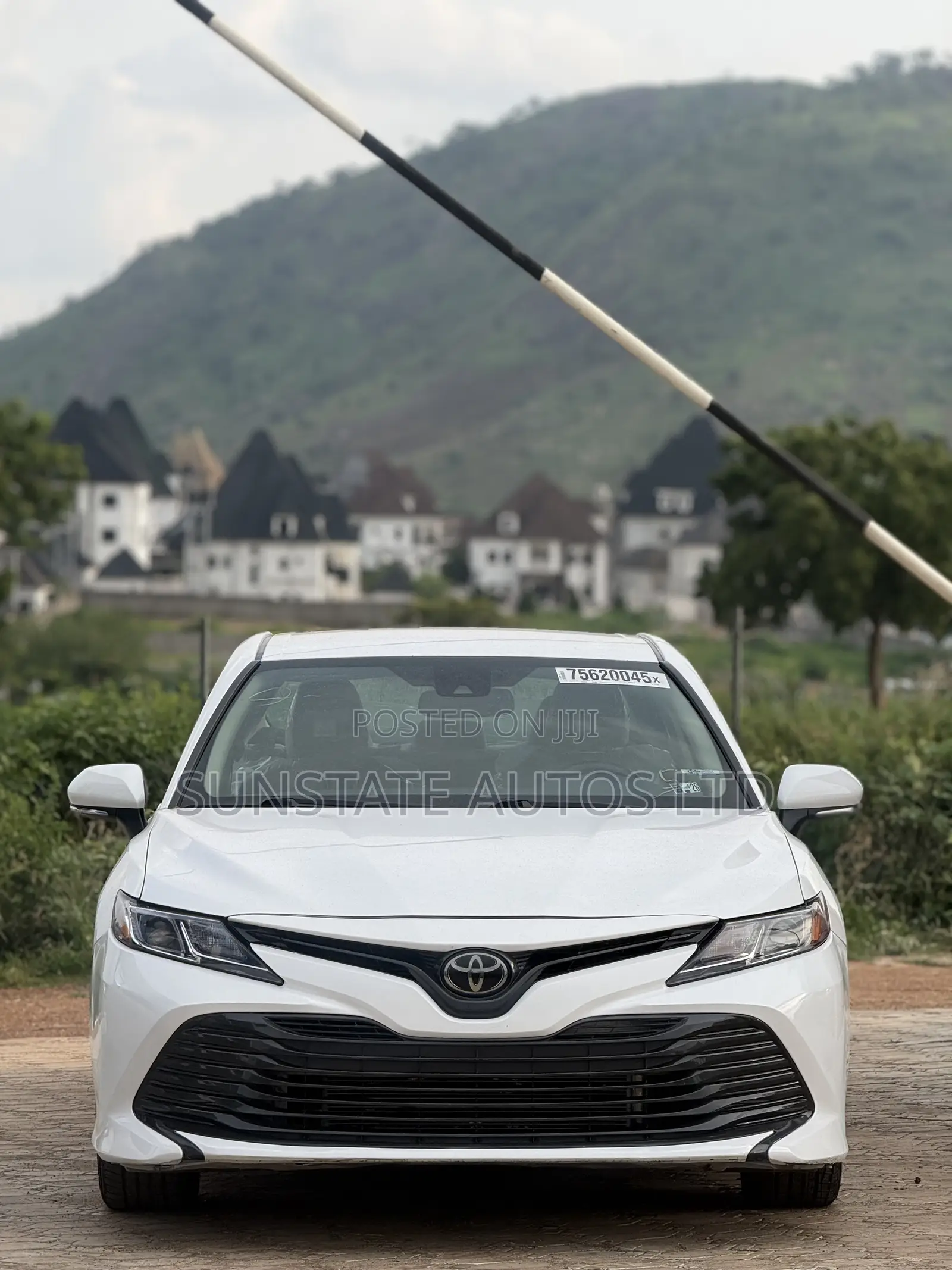 Toyota Camry 2019 White
