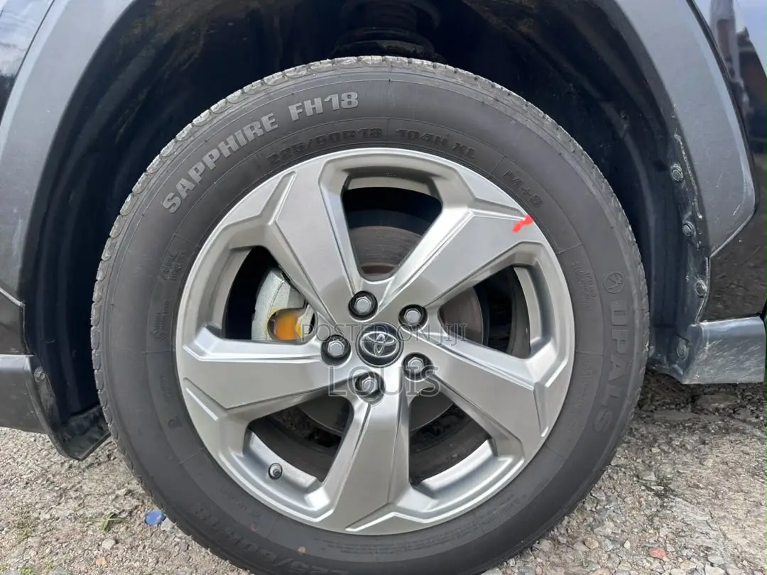 Toyota RAV4 XLE FWD 2023 White