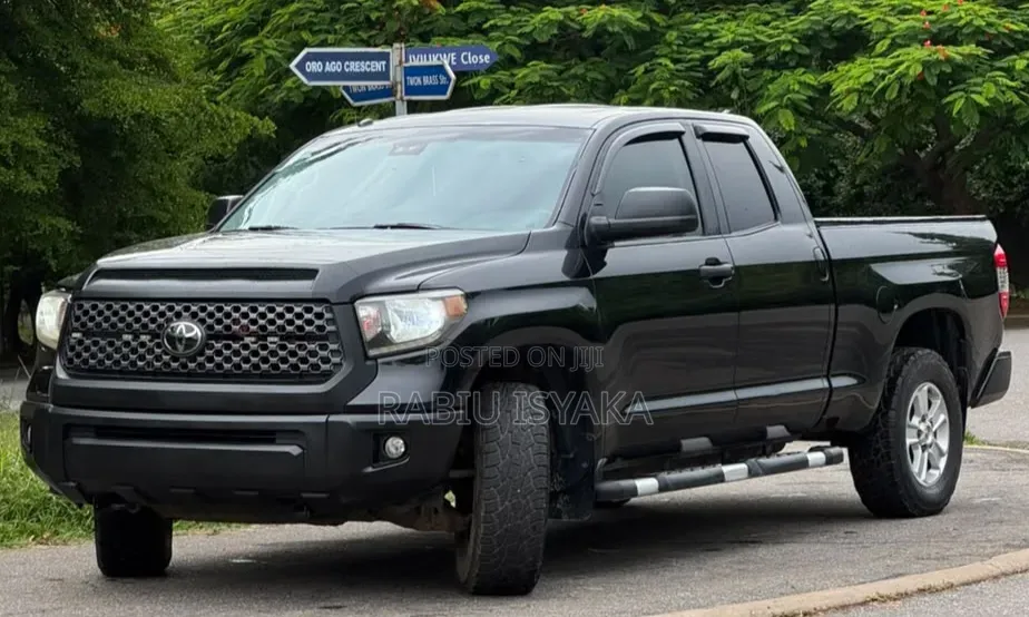 Toyota Tundra 2018 Black