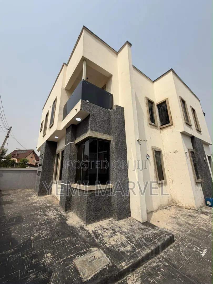 4bdrm Duplex in Carlton Gate Estate, for sale