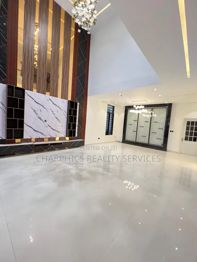 5bdrm Duplex in Lekki Phase 2 for sale