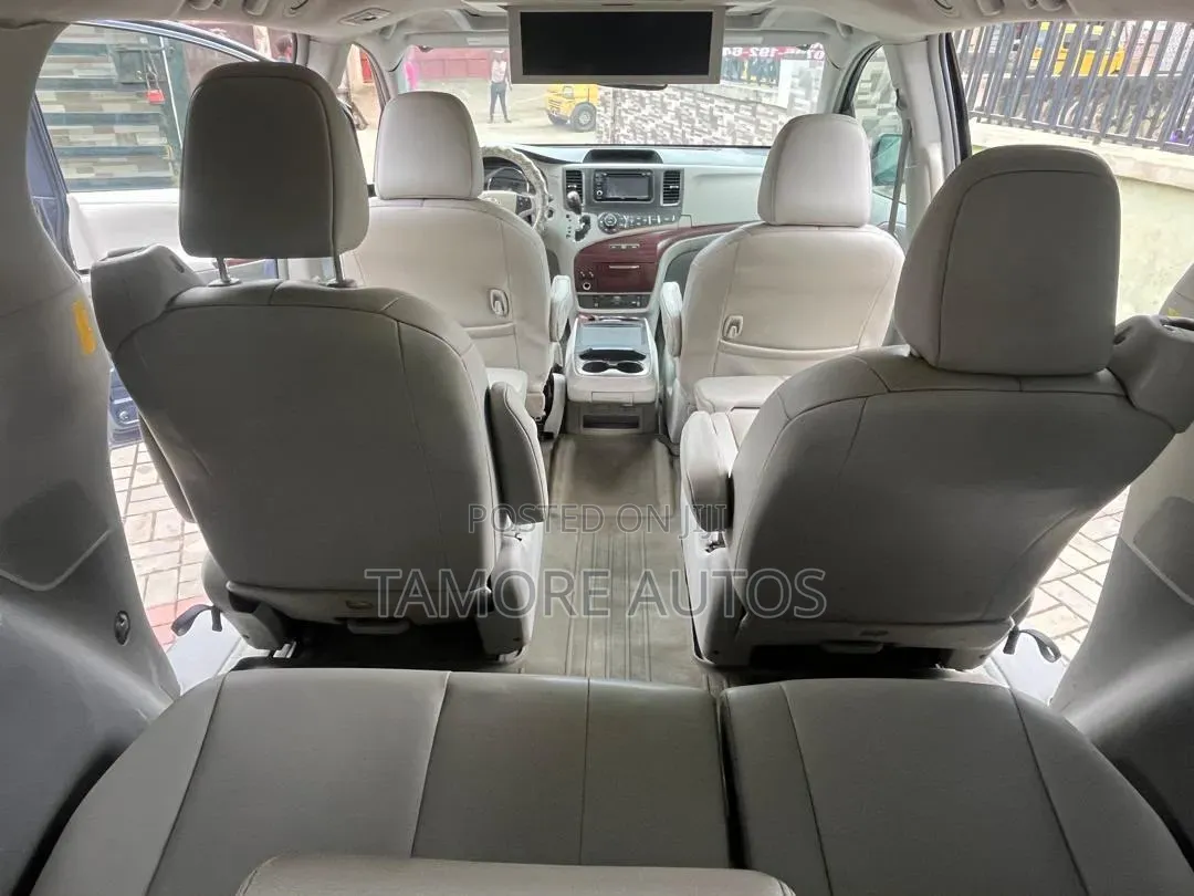Toyota Sienna XLE 7-Passenger 4dr Minivan AWD (3.5L 6cyl 6A) 2014 Blue