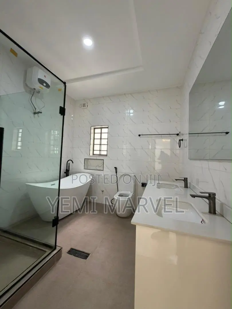 4bdrm Duplex in Carlton Gate Estate, for sale