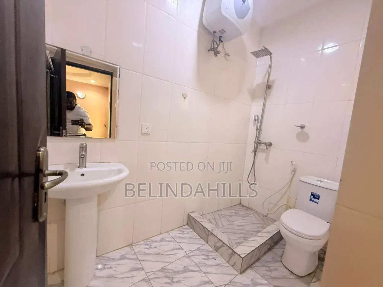 4bdrm Townhouse / Terrace in Apo Resettlement for rent