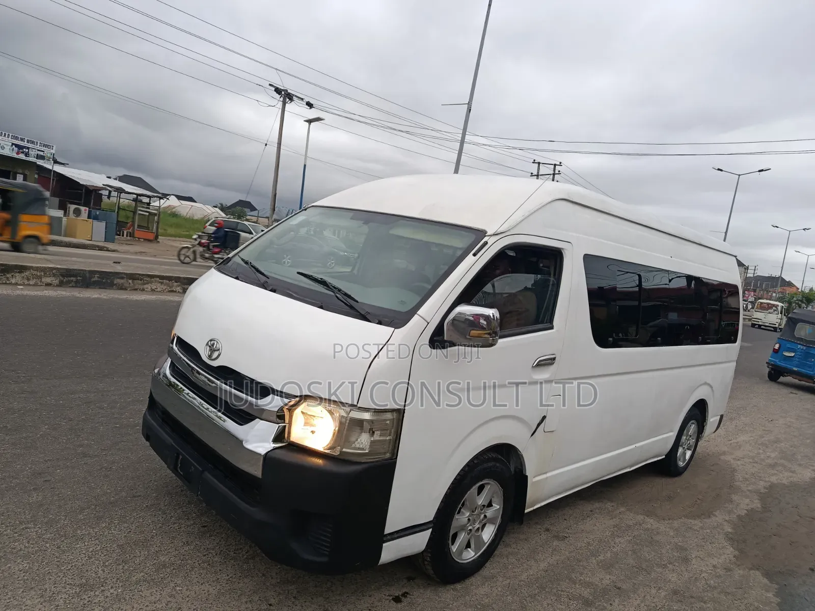 Toyota HiAce 2016 White
