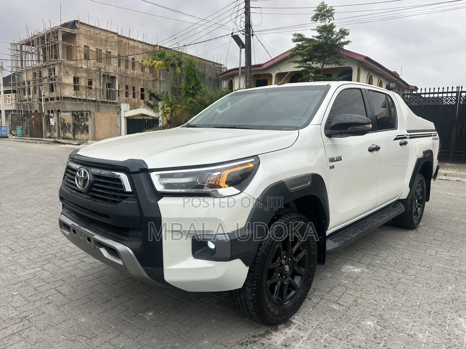 Toyota Hilux 2022 White