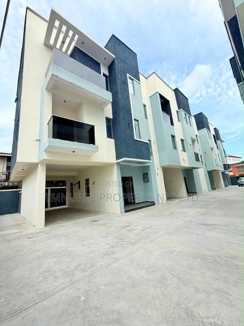 4bdrm Duplex in Inside An Estate, Allen Avenue for sale