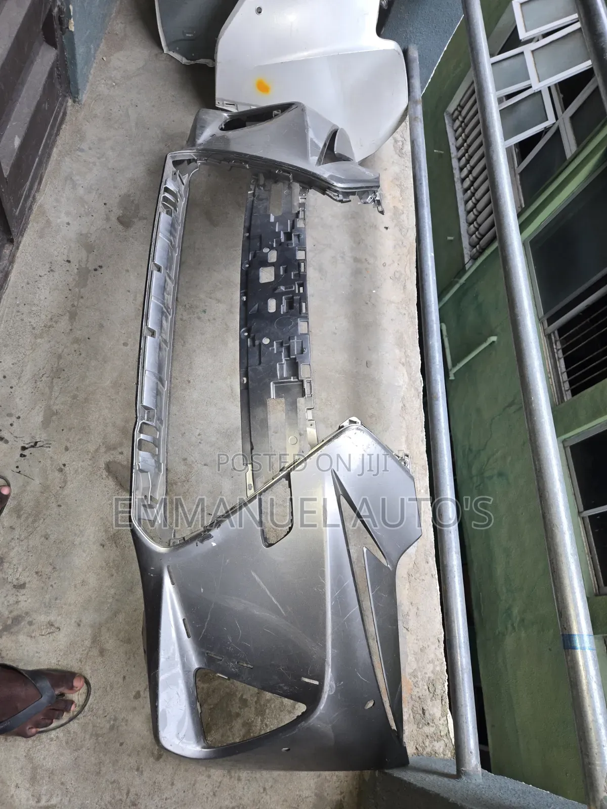 Is250 2017 Empty Front Bumper