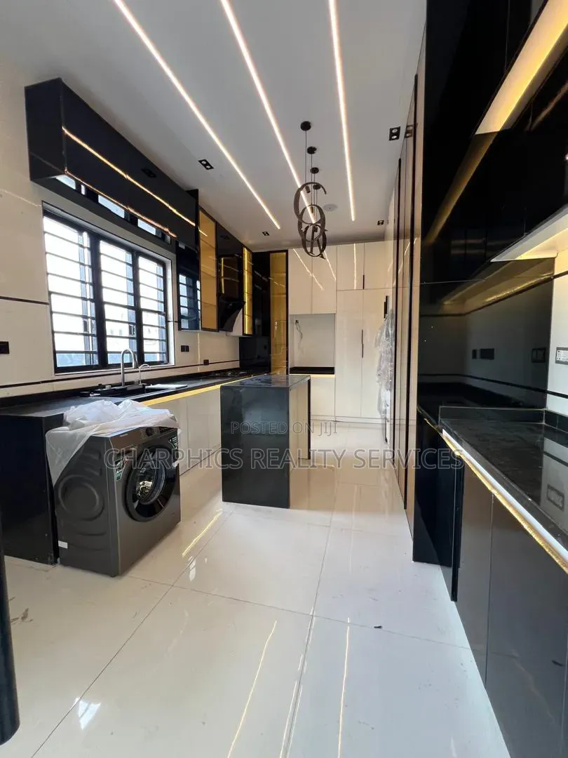 5bdrm Duplex in Ologolo for sale
