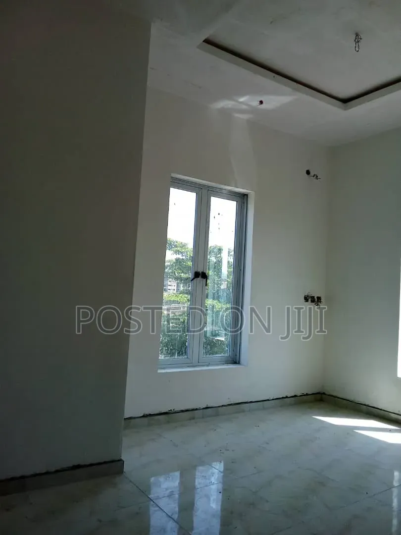 4bdrm Duplex in Pernugal Estate, Sangotedo for sale