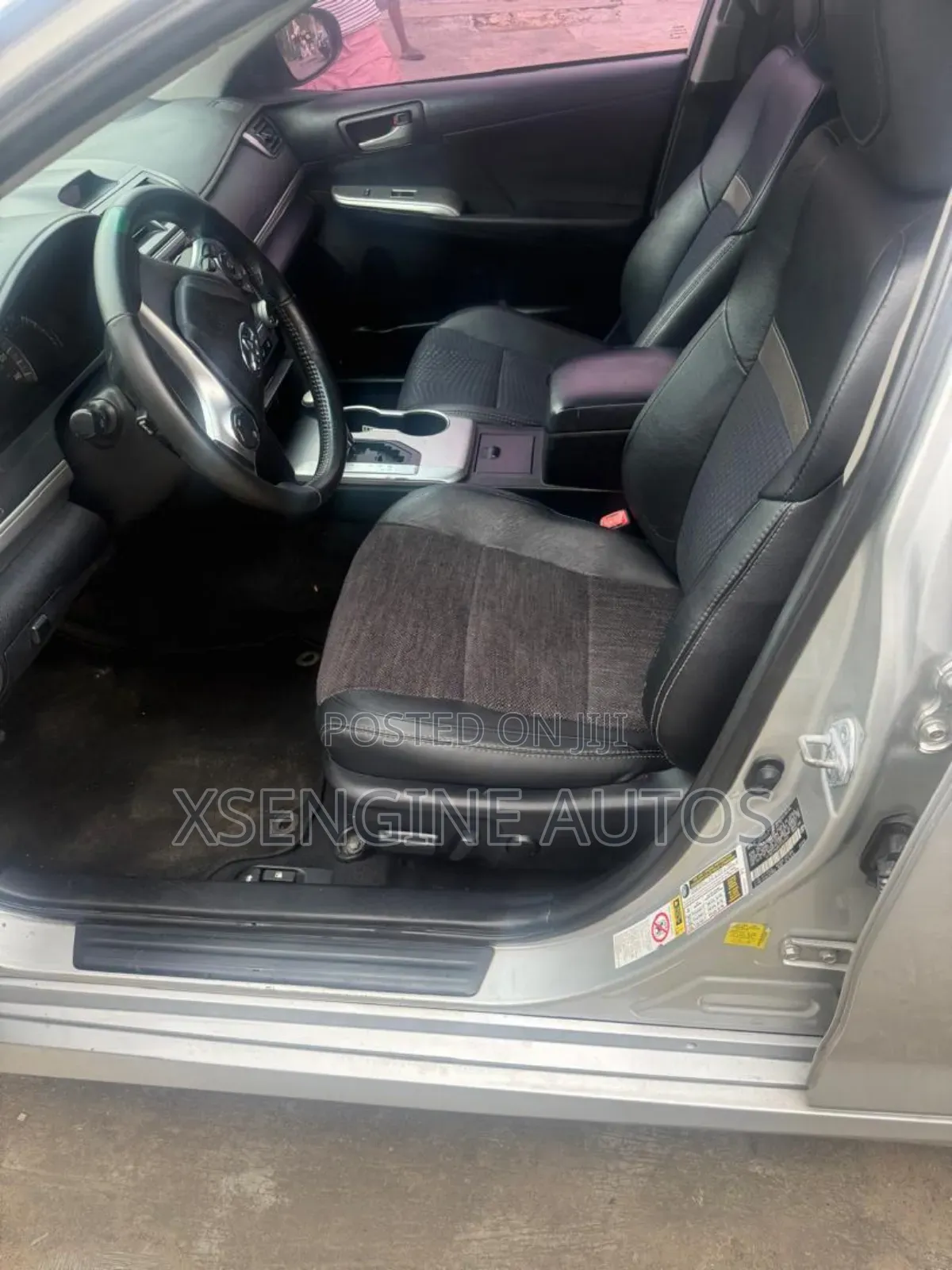 Toyota Camry SE 4dr Sedan (2.5L 4cyl 6A) 2012 Silver