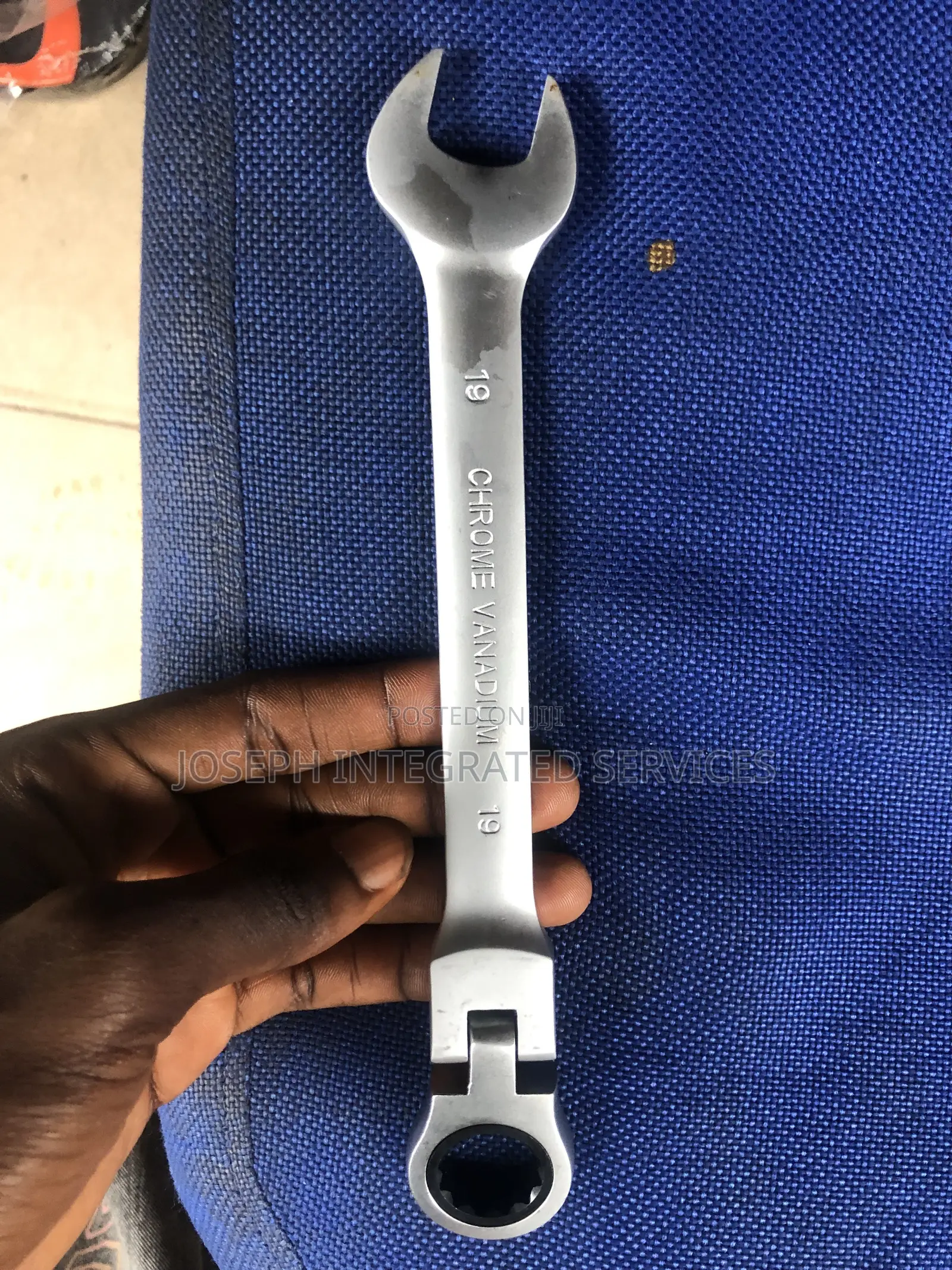19mm Chrome Vanadium Flexible Head Ratchet Wrench.