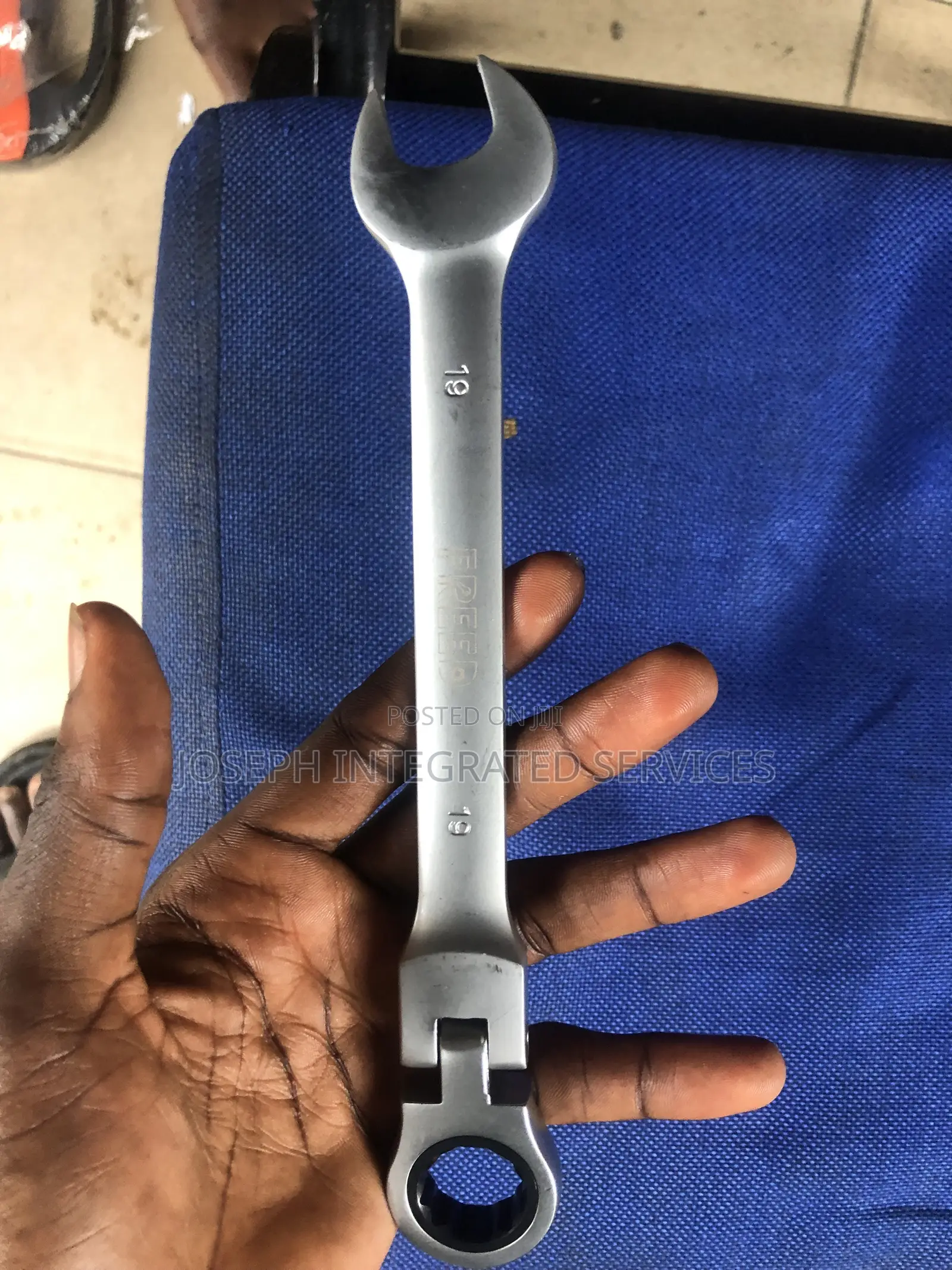 19mm Chrome Vanadium Flexible Head Ratchet Wrench.