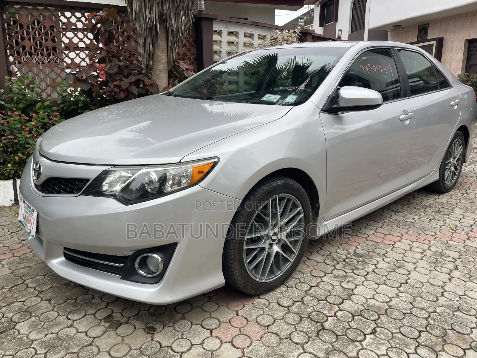 Toyota Camry SE 4dr Sedan (2.5L 4cyl 6A) 2014 Silver