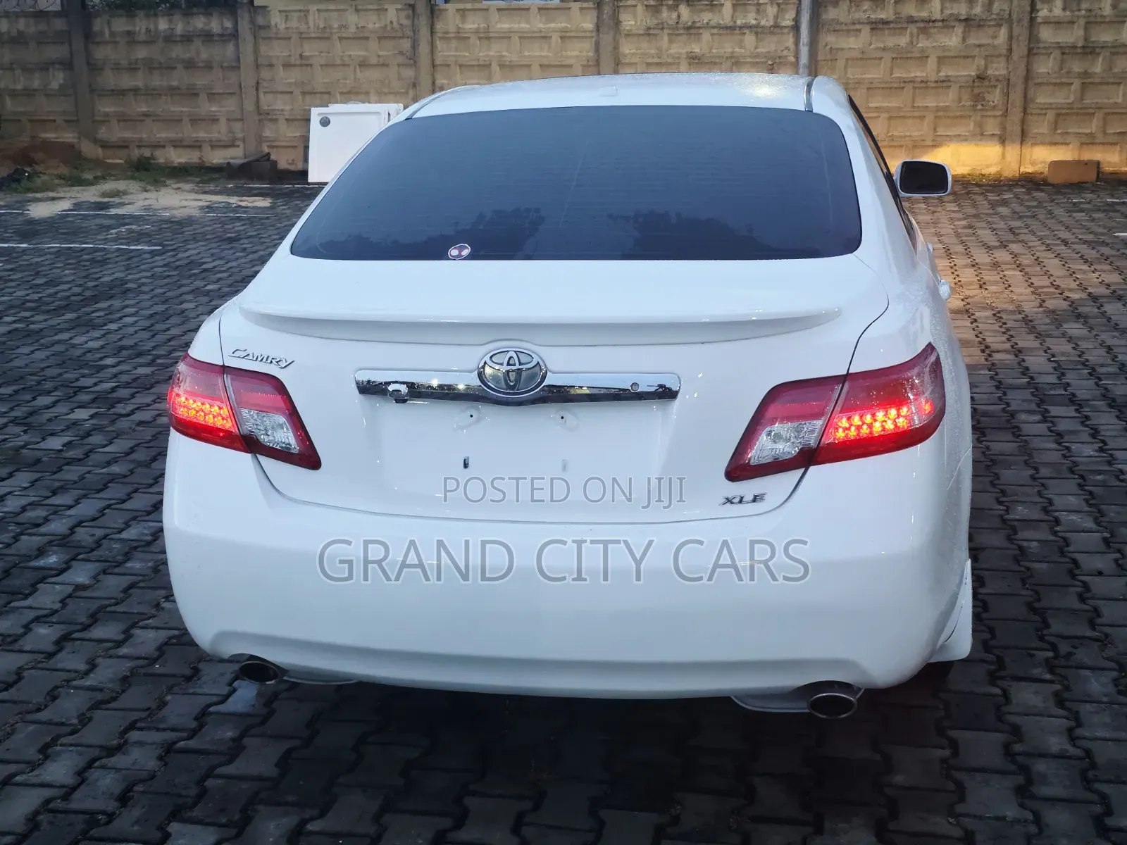 Toyota Camry XLE V6 4dr Sedan (3.5L 6cyl 6AM) 2010 White