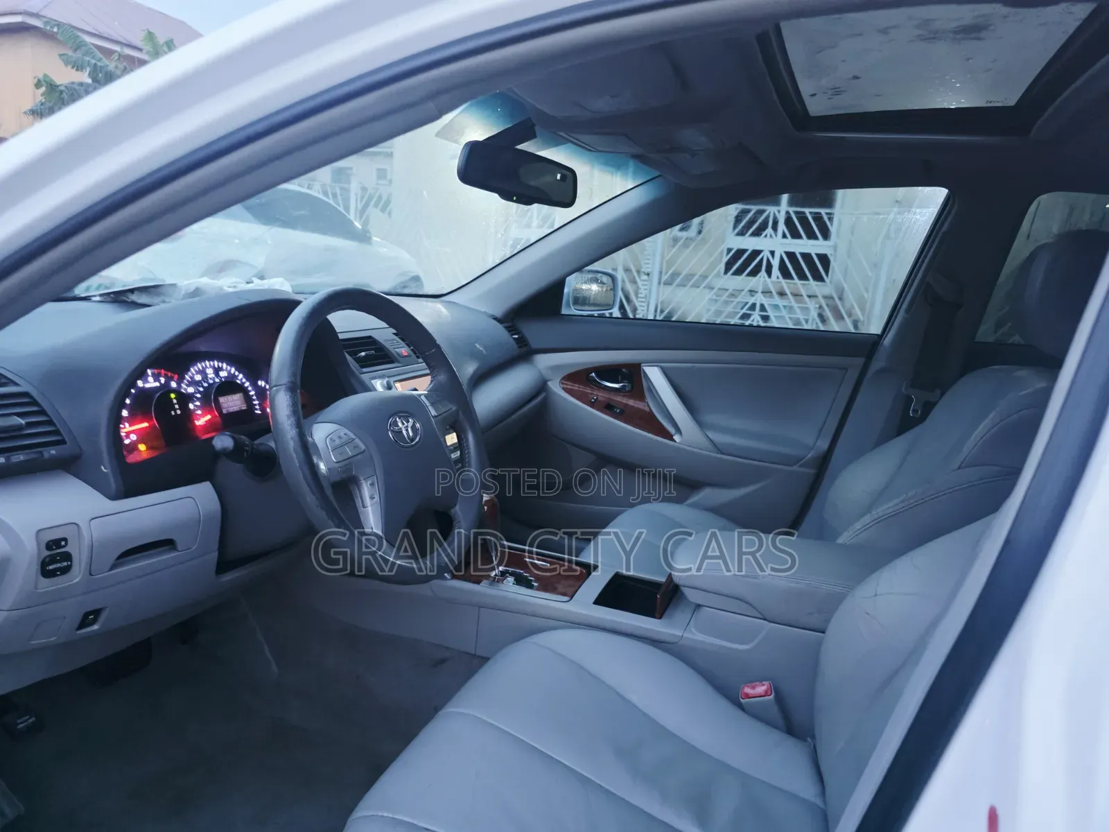 Toyota Camry XLE V6 4dr Sedan (3.5L 6cyl 6AM) 2010 White