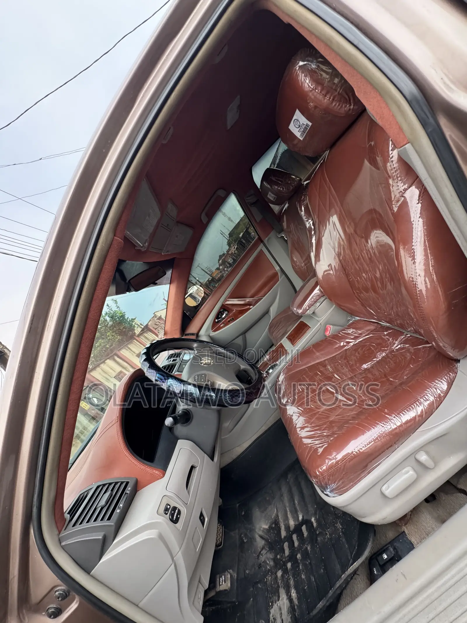 Toyota Camry LE 4dr Sedan (2.5L 4cyl 6AM) 2010 Gold