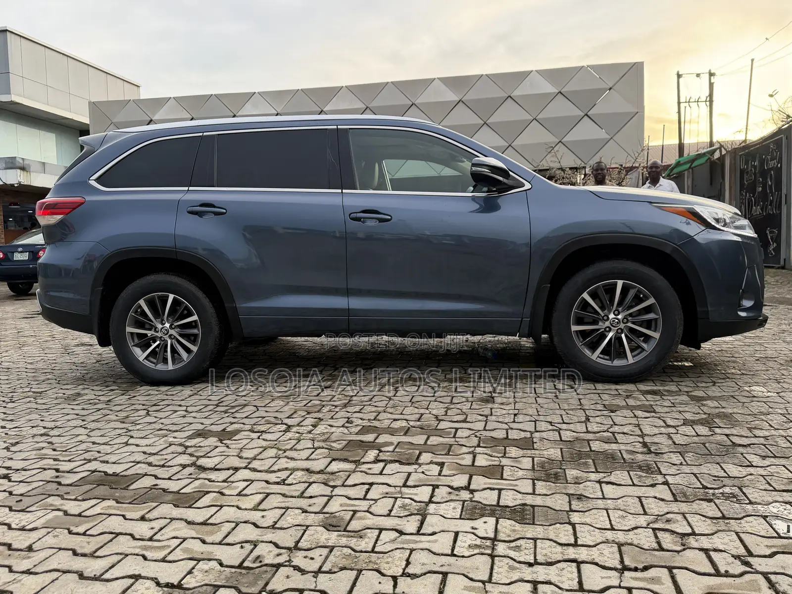 Toyota Highlander XLE 2019 Blue