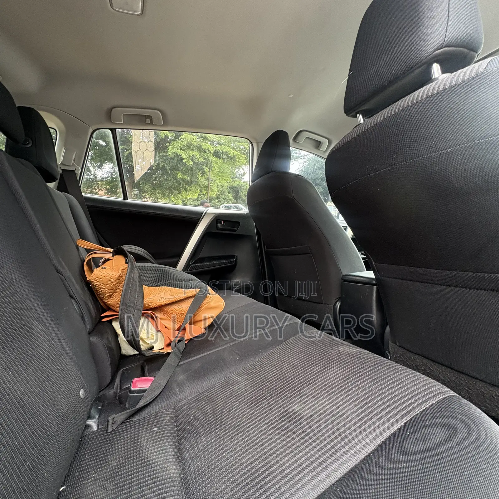 Toyota RAV4 XLE 4dr SUV (2.5L 4cyl 6A) 2014 White