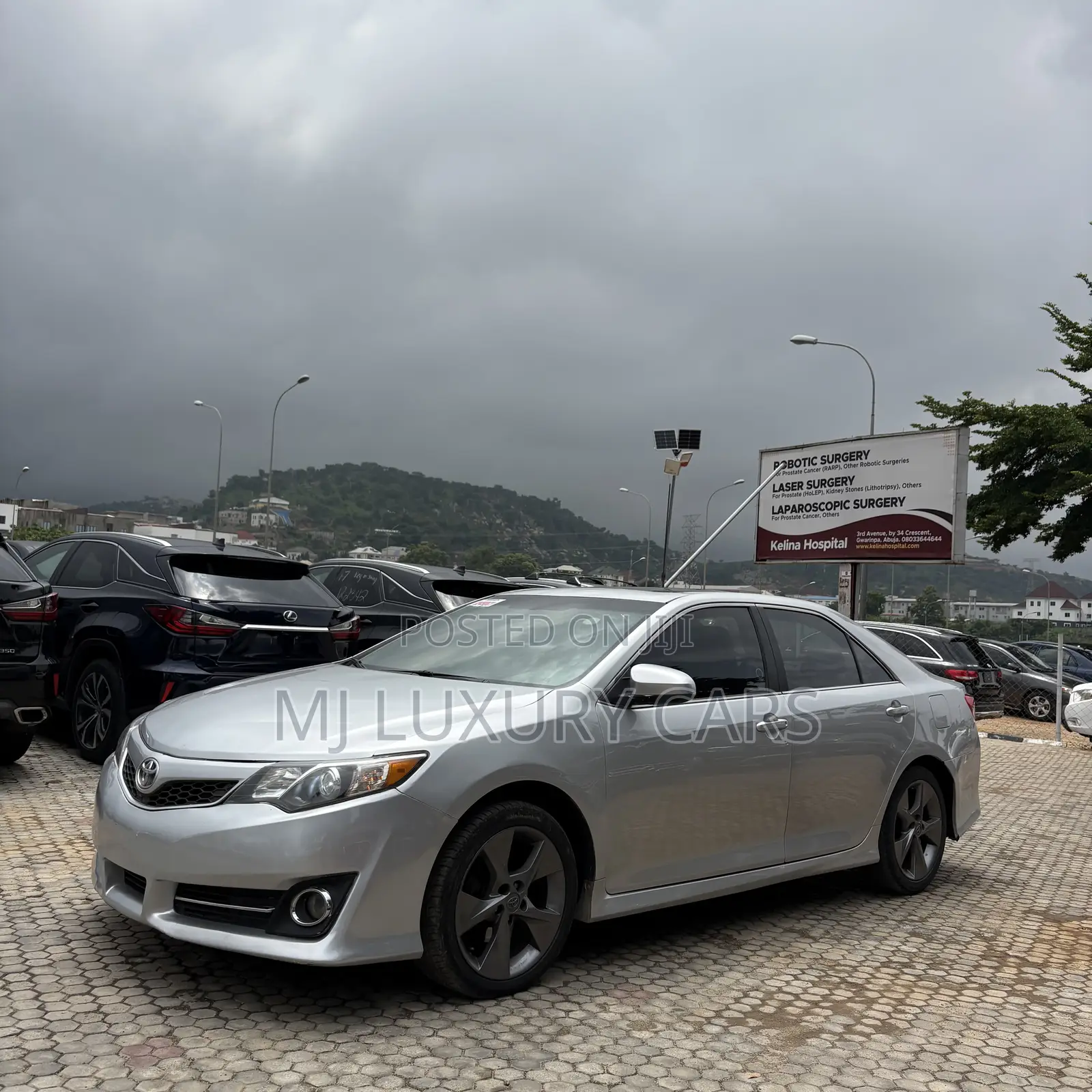 Toyota Camry SE 4dr Sedan w/Prod. End 11/13 (2.5L 4cyl 6A) 2014 Silver