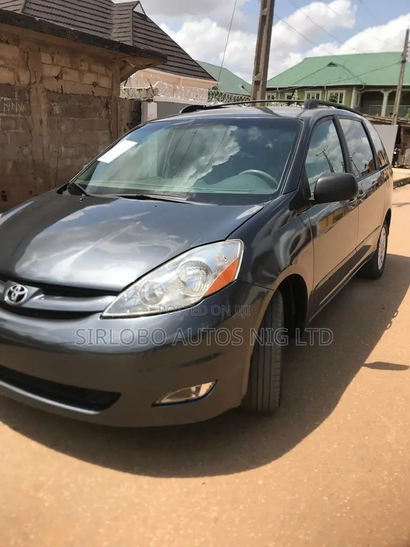 Toyota Sienna LE AWD 2006