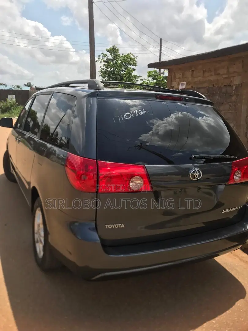 Toyota Sienna LE AWD 2006