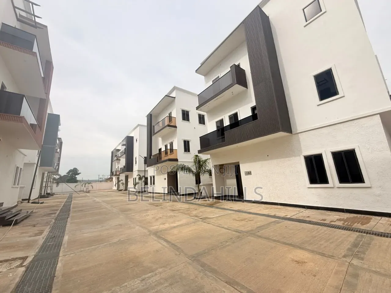 5bdrm Duplex in Kado for sale
