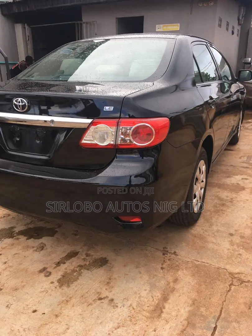 Toyota Corolla LE 4dr Sedan (1.8L 4cyl 4A) 2013 Black