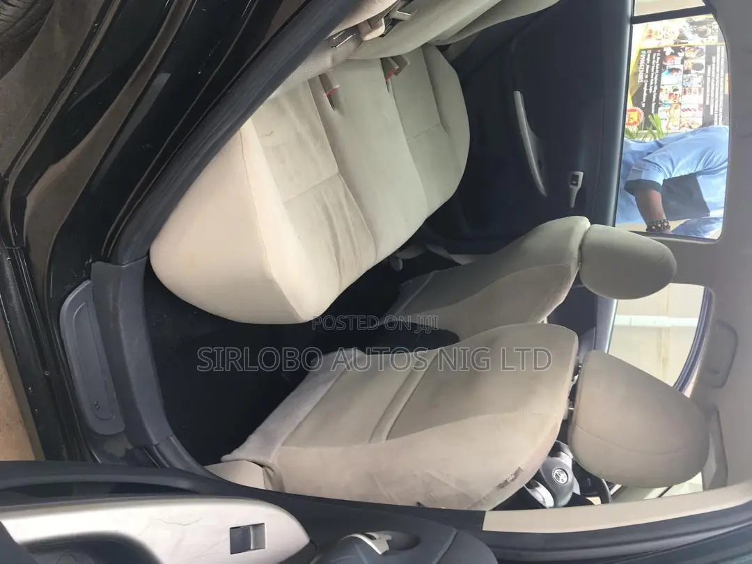 Toyota Corolla LE 4dr Sedan (1.8L 4cyl 4A) 2013 Black