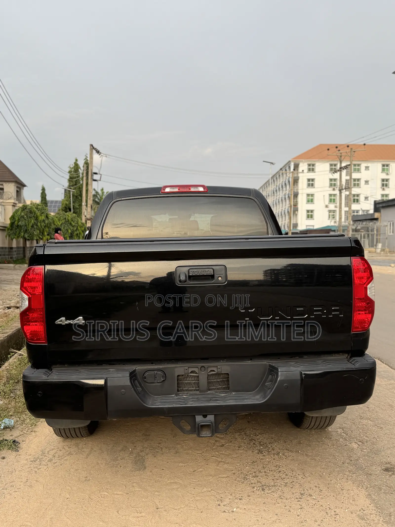 Toyota Tundra Limited 5.7L V8 4x2 Double Cab 6.6 ft. box 145.7 in. WB