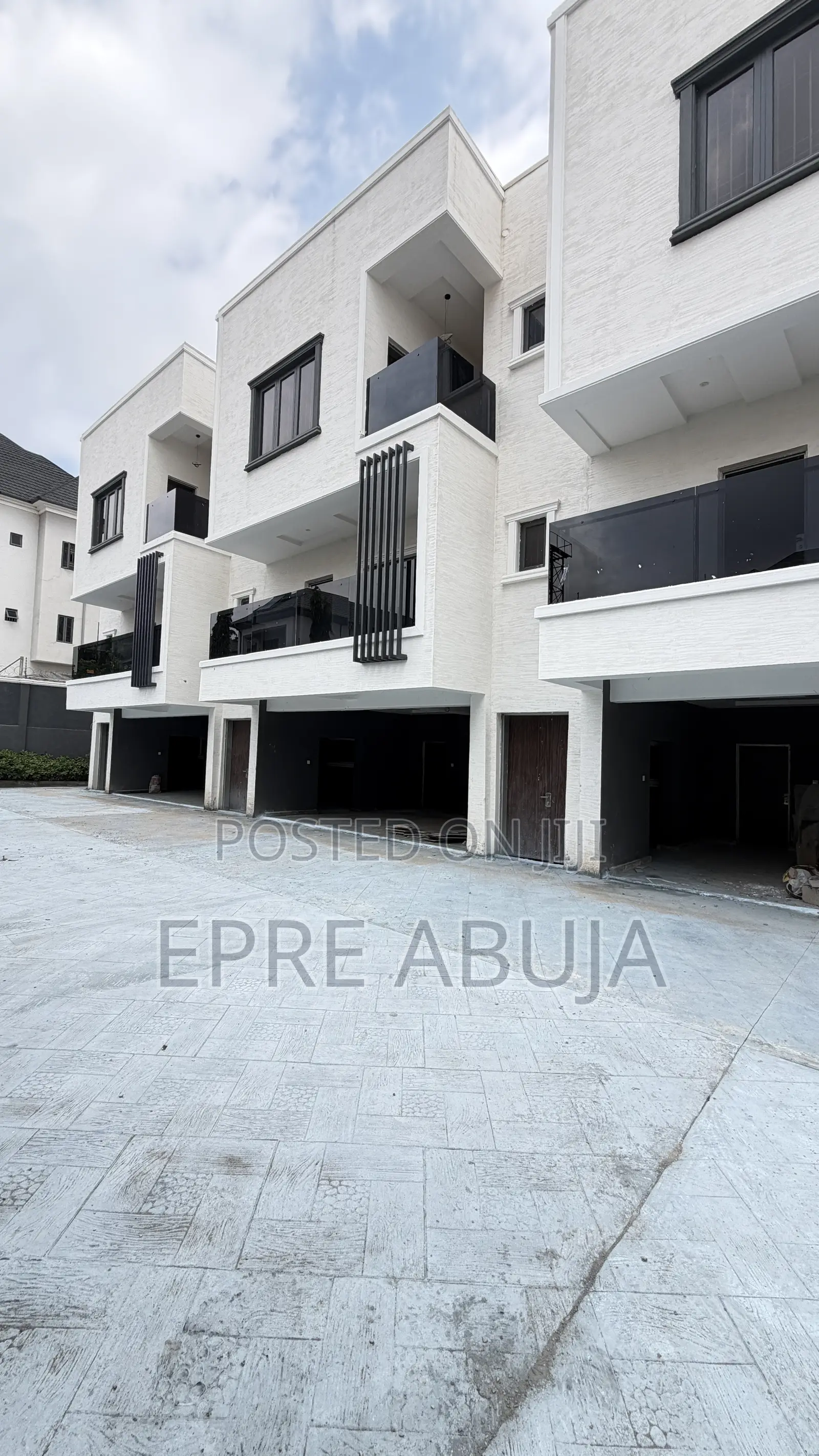 4bdrm Townhouse/Terrace in Guzape District for sale