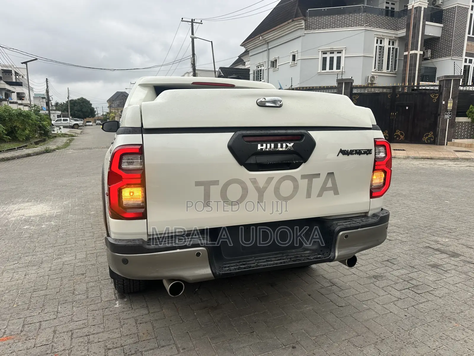 Toyota Hilux 2022 White