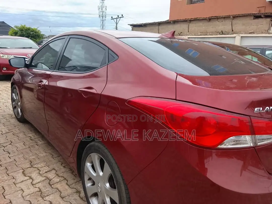 Hyundai Elantra Limited Sedan FWD (1.8L 4cyl 6A) 2013 Red