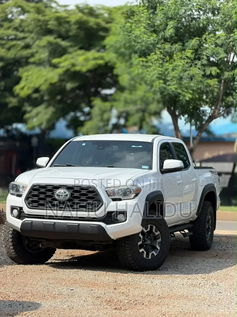 Toyota Tacoma 2018 White