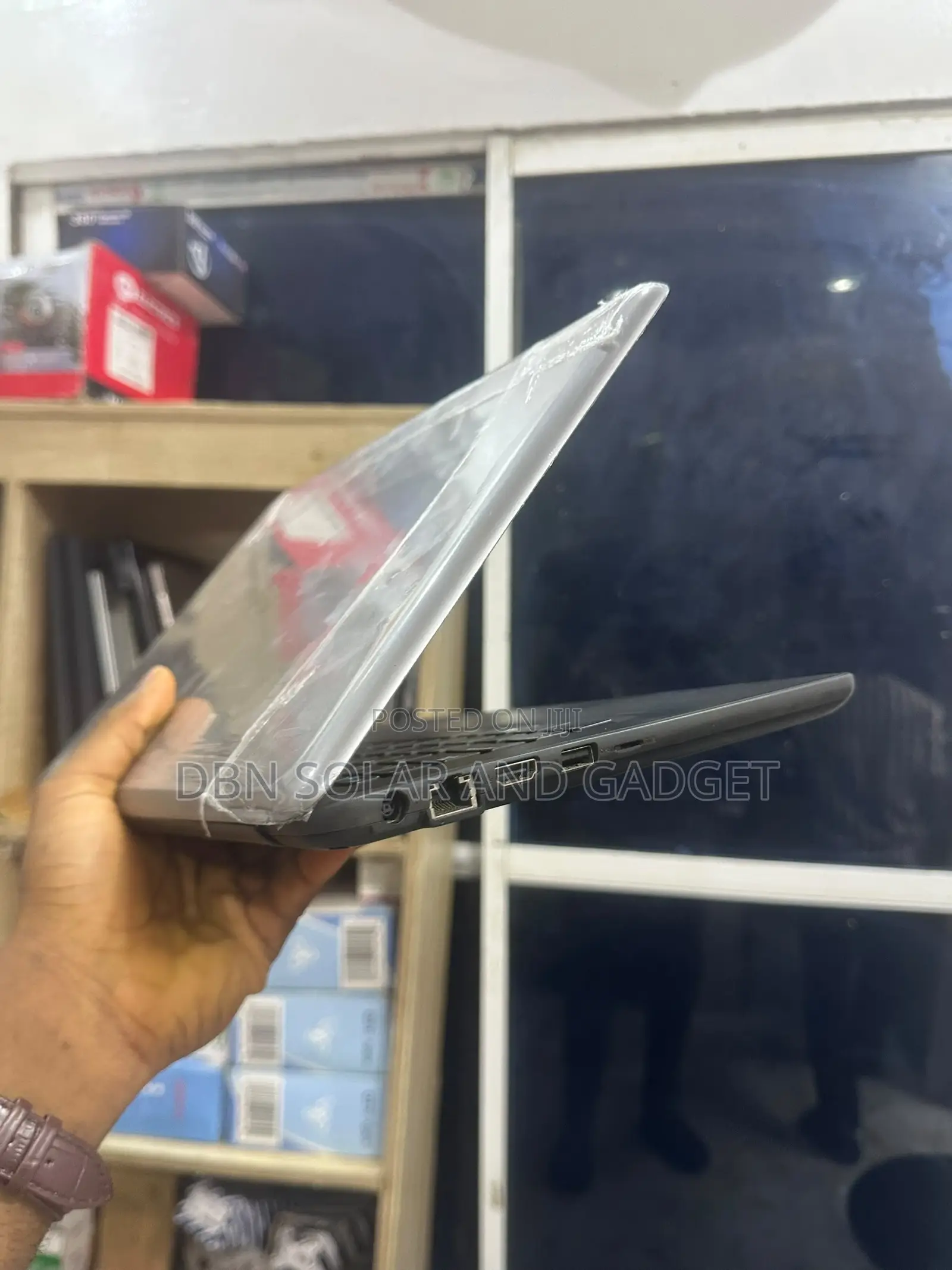 New Laptop Dell Latitude 3380 4GB Intel Core i3 SSD 128GB