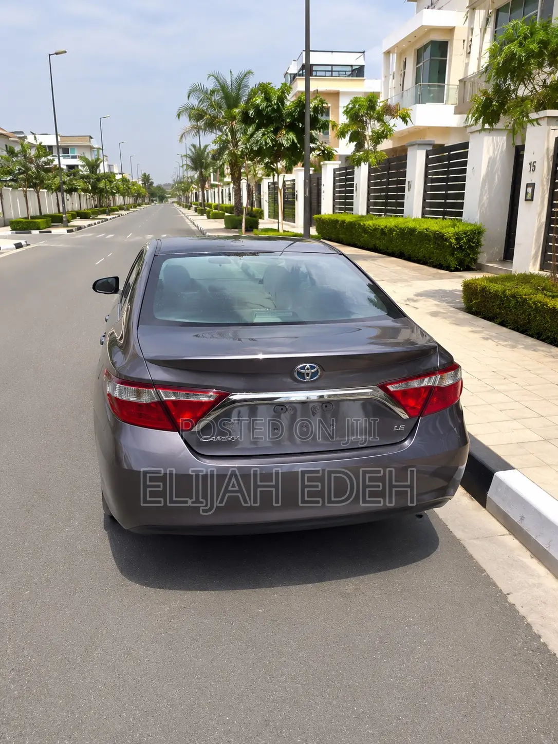 Toyota Camry LE 4dr Sedan (2.5L 4cyl 6A) 2017 Pearl