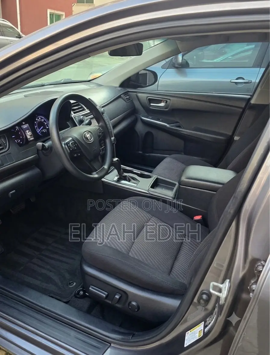 Toyota Camry LE 4dr Sedan (2.5L 4cyl 6A) 2017 Pearl