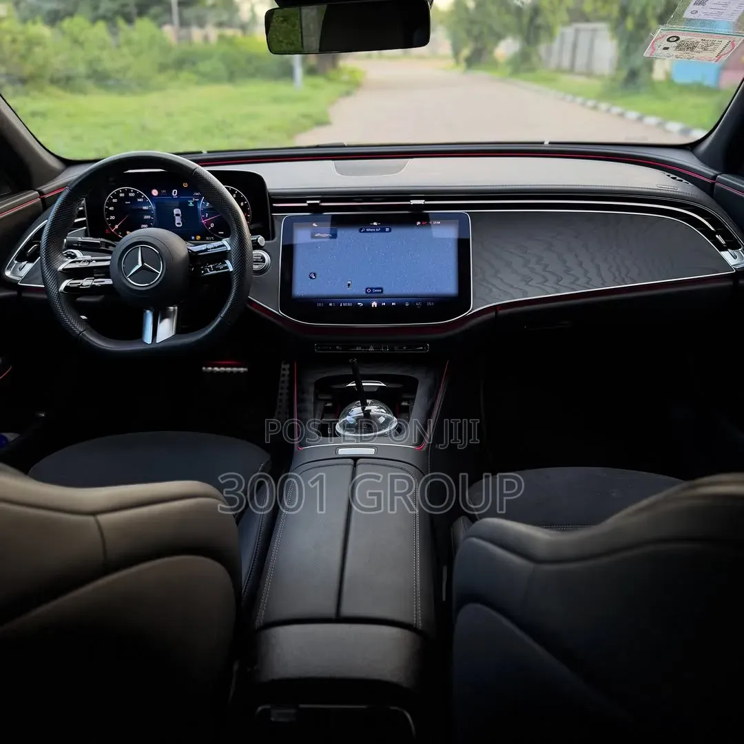 New Mercedes-Benz E200 2025 Black