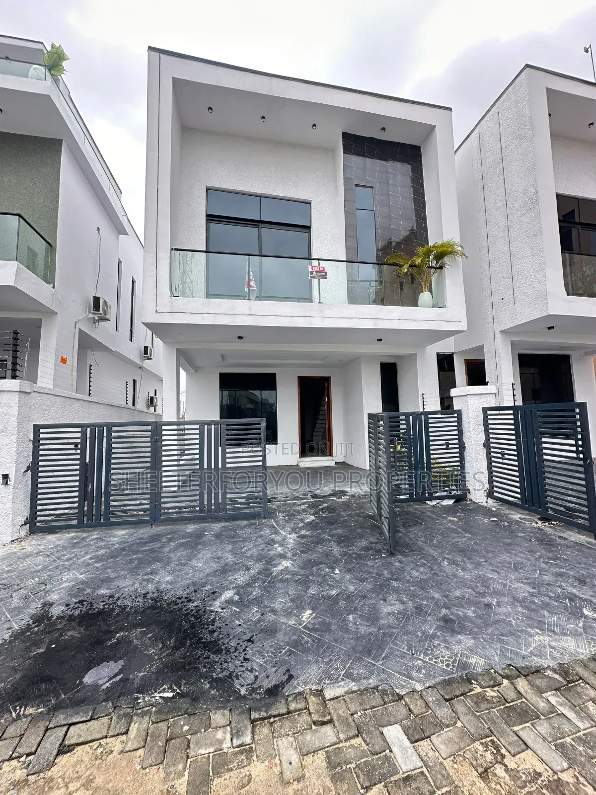 4bdrm Duplex in Ikota for rent