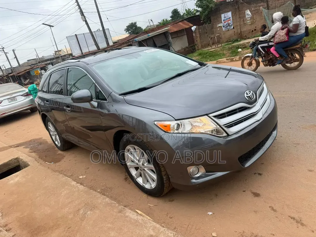 Toyota Venza XLE 2010 Gray