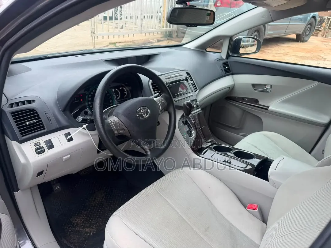 Toyota Venza XLE 2010 Gray